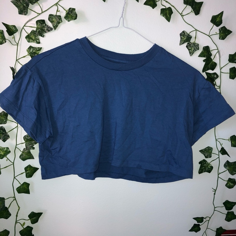 ❌SOLD - Super cropped blue tee!